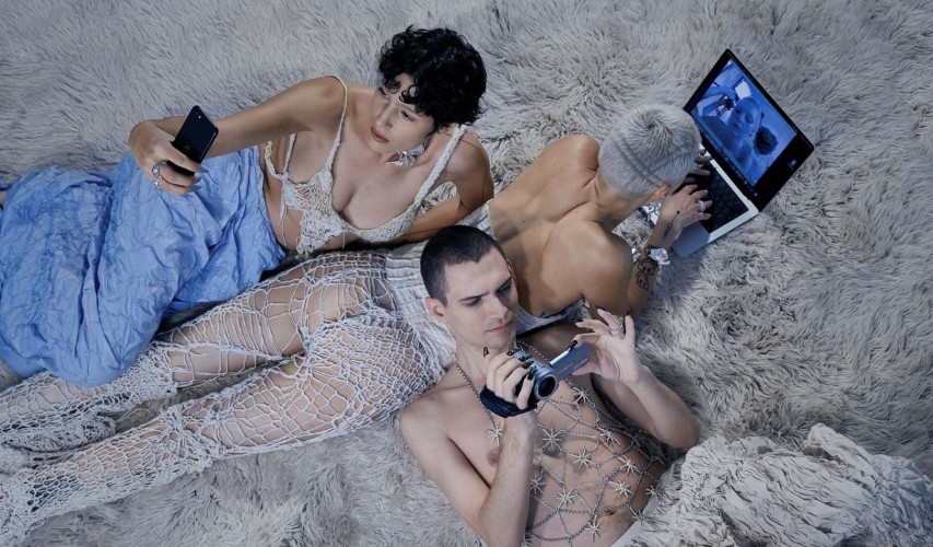 Image represents Ρούχο και κόσμημα...